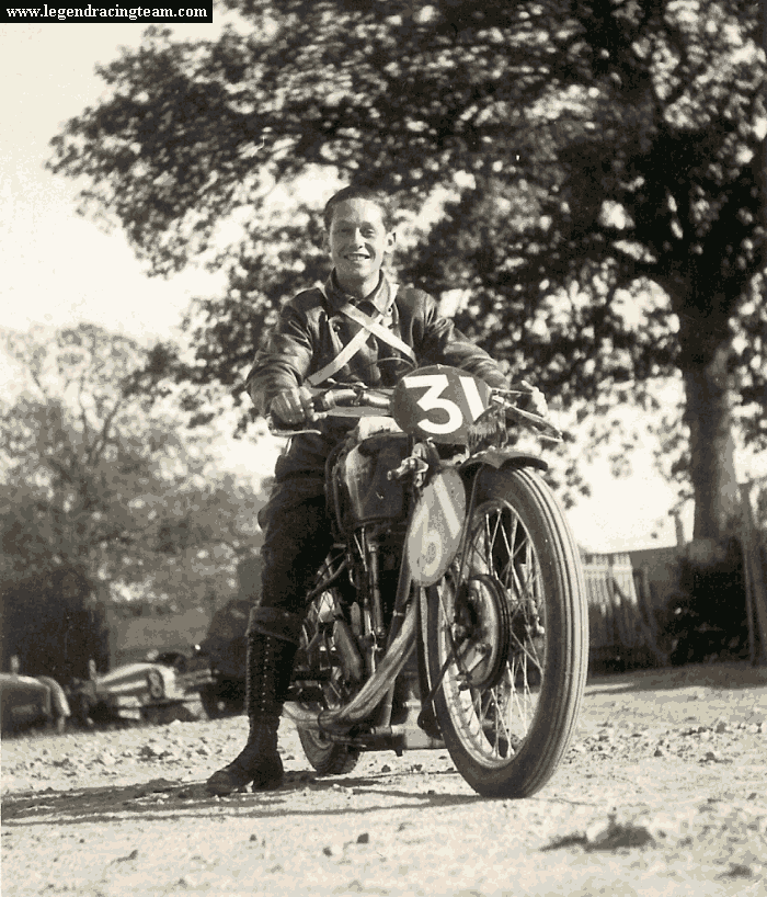 Louis Delmotte au Grand Prix de France 1931. La moto est une 500 Motosacoche type D 50.