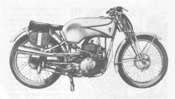 La ULd 250 che ha vinto nel 1938 il Tourist Trophy a media record. Il grosso serbatoio contiene 32 litri di miscela ed è reso necessario dal forte consumo del motore.