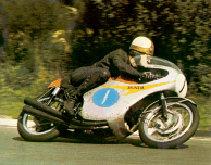 Honda et Hailwood furent les inséparables de la légende motocycliste dans la compétition. Honda construisit une série de modèles très recherchés et parraina Mike Hailwood pour leur assurer la victoire.