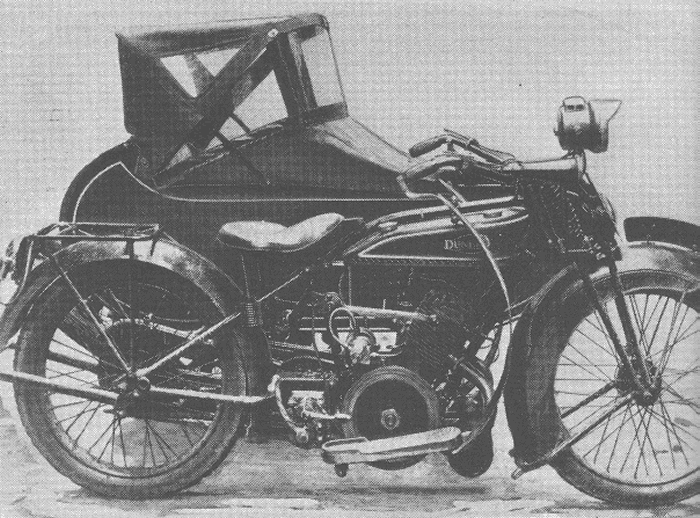 The 1925 500 cc two-stroke Dunelt, probably the largest of its type ever marketed. It was fitted with a detachable aluminium cylinder head and quick detachable interchangeable wheels. This example is uncler trade plates.