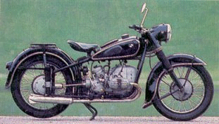Archétype de la monture de gendarme, le R 51/3, née en 1951, fut très diffusée. C'était l'âge d'or de la moto.