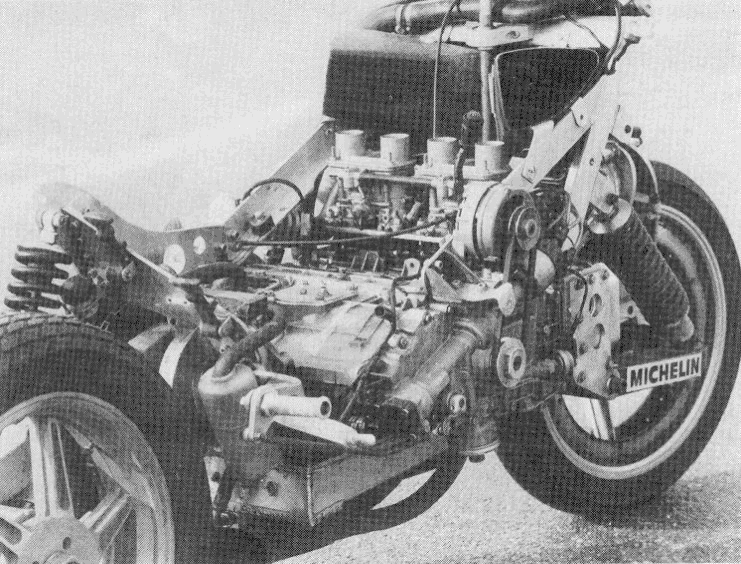 L'impressionnant moteur Peugeot 204.