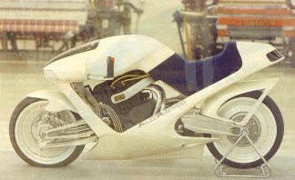 Certains prototypes ont parfois de curieuses destinées. La Falcorustyco présentée en 1985 séjourne sous une cloche de plexy.