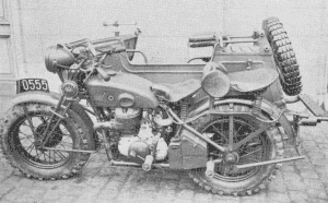 La 720 cc tractée, avec side-car, premier modèle.