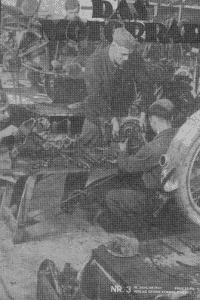 Couverture du magazine Das Motorrad du 18/1/1941. Des mécanos Allemands travaillent sur une boîte de vitesses et un embrayage de FN 1000.