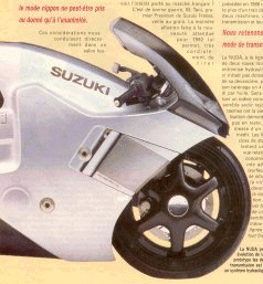 La NUDA présentée en 1988 est une évolution de la Falcorustyco, mais sur ce prototype les deux roues sont motrices.