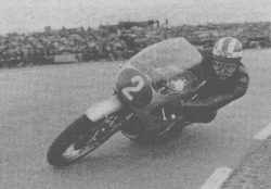 Ralph Brianz sur la Honda six à Assen en 1967. C'est l'une des rares apparitions de ce pilote en 250 cc car Ralph était plutôt considéré comme un pilote de petites cylindrées.
