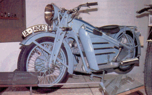 Loupé technique et commercial, la 500 KR9 de 1937 est un twin semi-culbuté avec admission par soupapes latérales et l'échappement culbuté. (Photo Didier Ganneau)