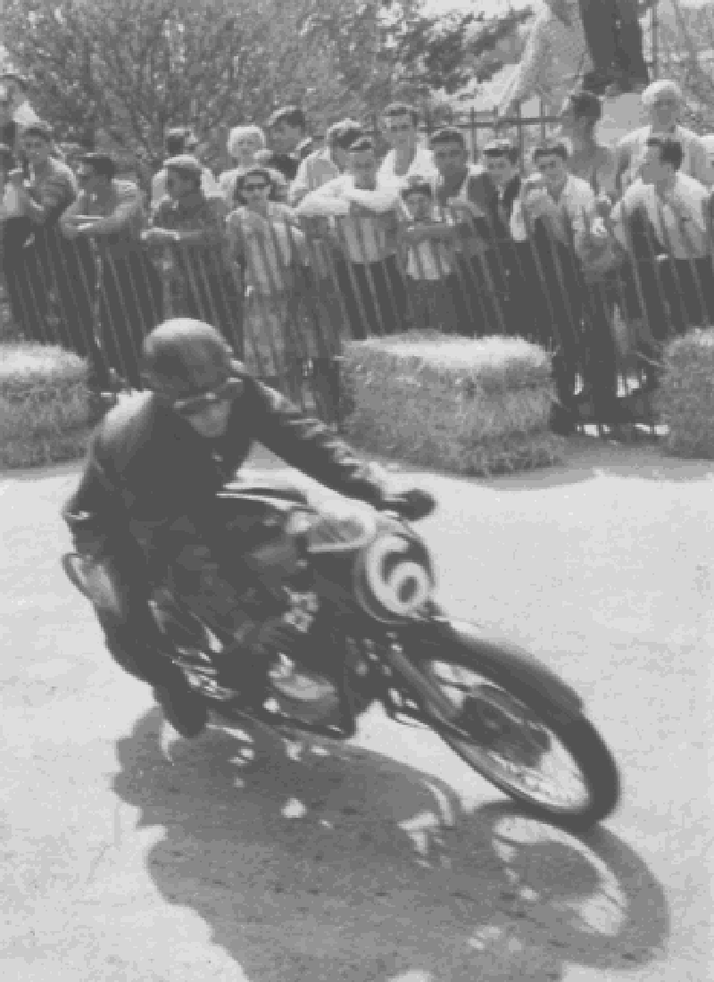 Grand Prix de la Ville de Cannes au Cannet. La moto est une MV.