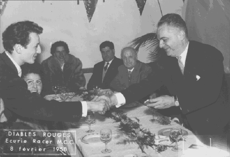 Pierre Peirano au cours une remise de prix du Moto Club de Cannes. Madame Ginoux est assise en bout de table.