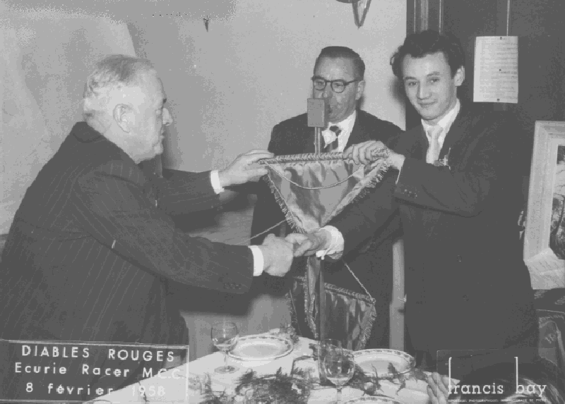 Pierre Peirano en 1955. Monsieur Louis Dotto se trouve au centre de la photo.