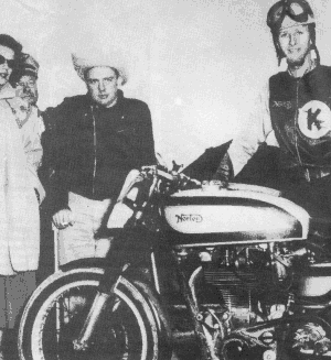 Dick Klamforth, 3 fois vainqueur en 48, 51 et 52 au guidon d'une Norton d'usine.