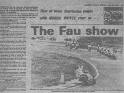 LA COUPURE DE PRESSE. Tirée de notre confrère Britannique Motor Cycle New, elle représente le meilleur souvenir de Bernard. A Snetterton, Il précède Steve Parrish, Mick Grant, Barry Ditchburn, Pat Hennen et Tony Rutter, c'est la course des 1000 et il devra s'arrêter au 4ème tour. Mais en 750, la course suivante, il gagnera devant Sheene lui-même, se vengeant ainsi de son abondant précédent, sous une ovation du public Anglais. Une victoire sous la pluie, que beaucoup aimeraient avoir à leur palmarès.