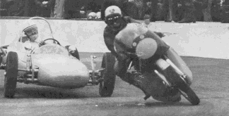 Toute première apparition de Michel Rougerie sur un circuit en mars 1968, avec sa 350 Honda à Montlhéry.