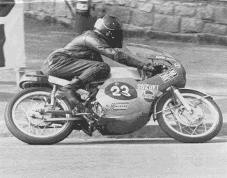 Barry Sheene remplaça ses premières Bultaco par cette 125 Suzuki avec laquelle il se lança en Grands Prix.