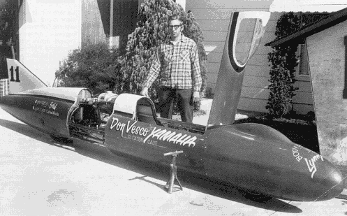 Don Vesco et son cigare propulsé par deux 350 Yamaha TR2 B.